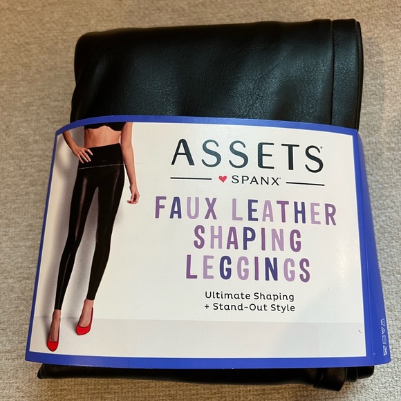 NEW Assets by Spanx all over faux leather leggings - Picture 6 of 6